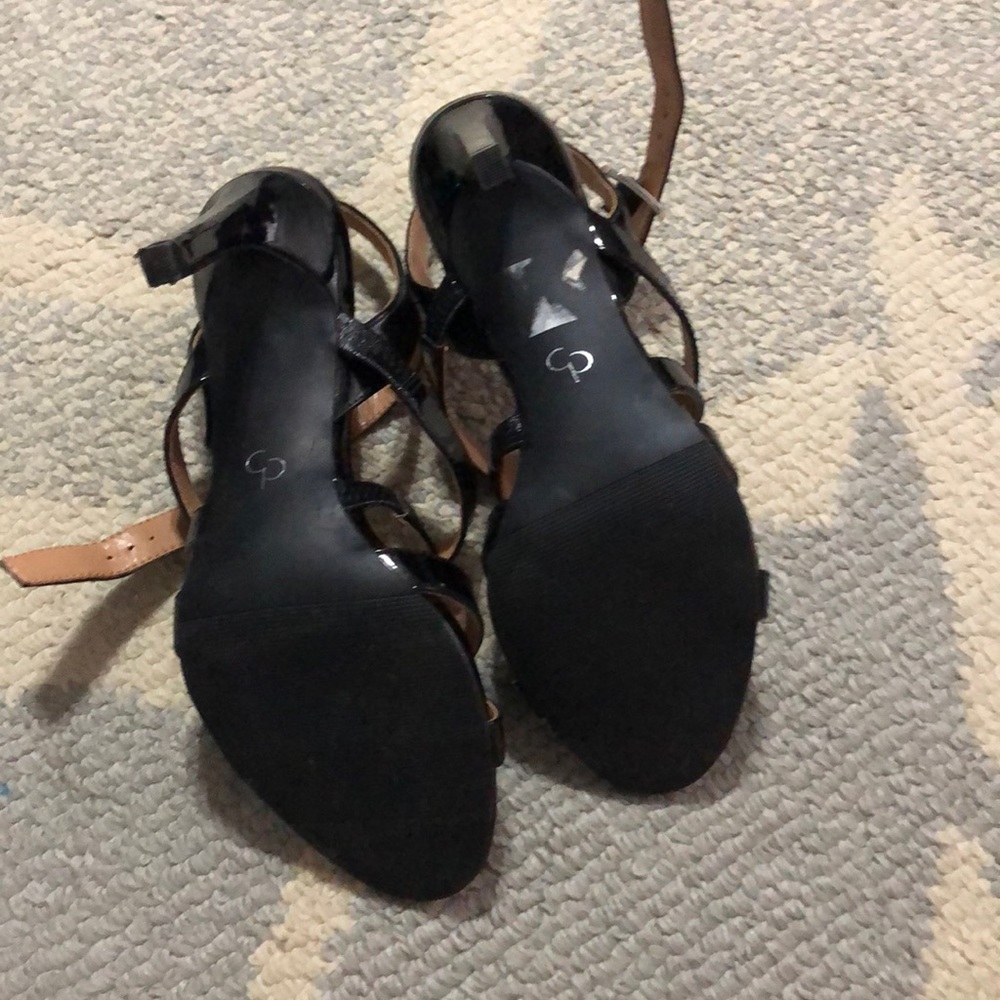Black strap heels - Picture 4 of 4